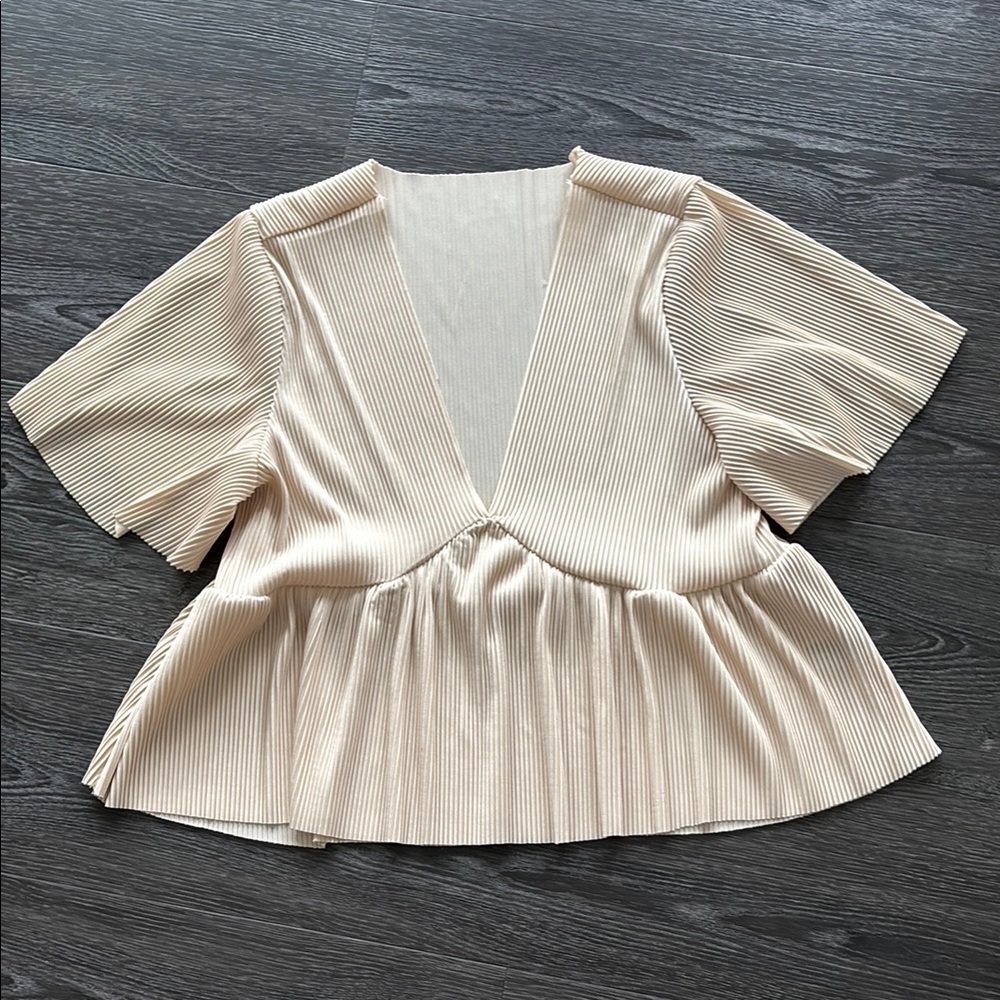 SzL SHEIN Elegant Cream Women's Top Peplum ribbed short sleeve top VGUC